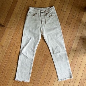 Levi’s | 501 cropped white jeans | size 24